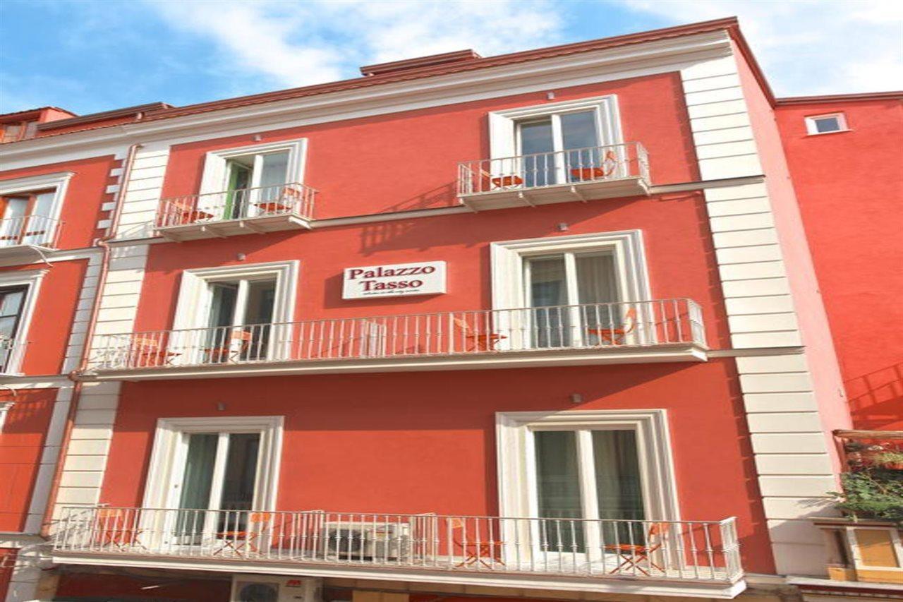 Palazzo Tasso Bed & Breakfast ซอร์เรนโต ภายนอก รูปภาพ