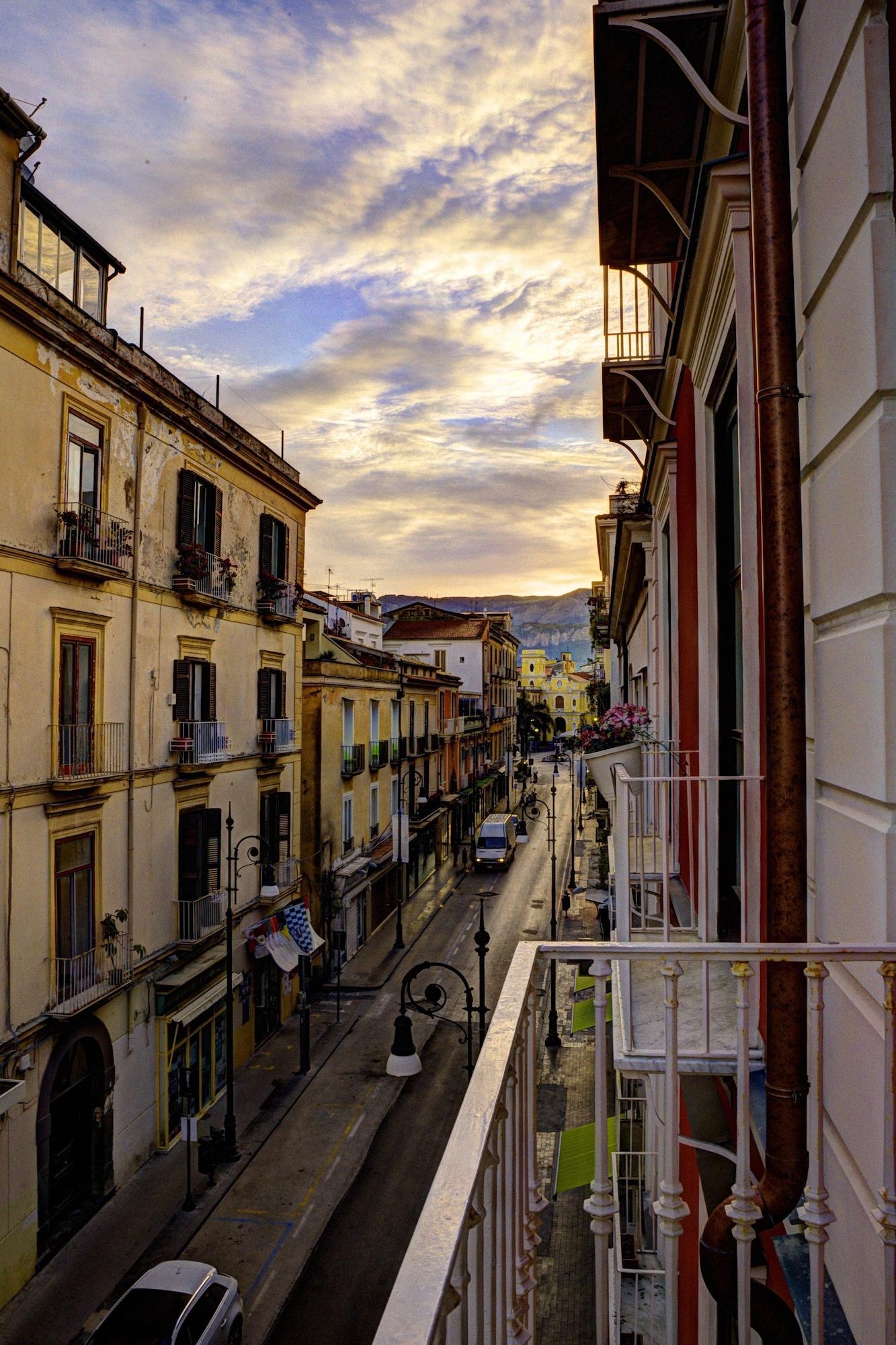Palazzo Tasso Bed & Breakfast ซอร์เรนโต ภายนอก รูปภาพ