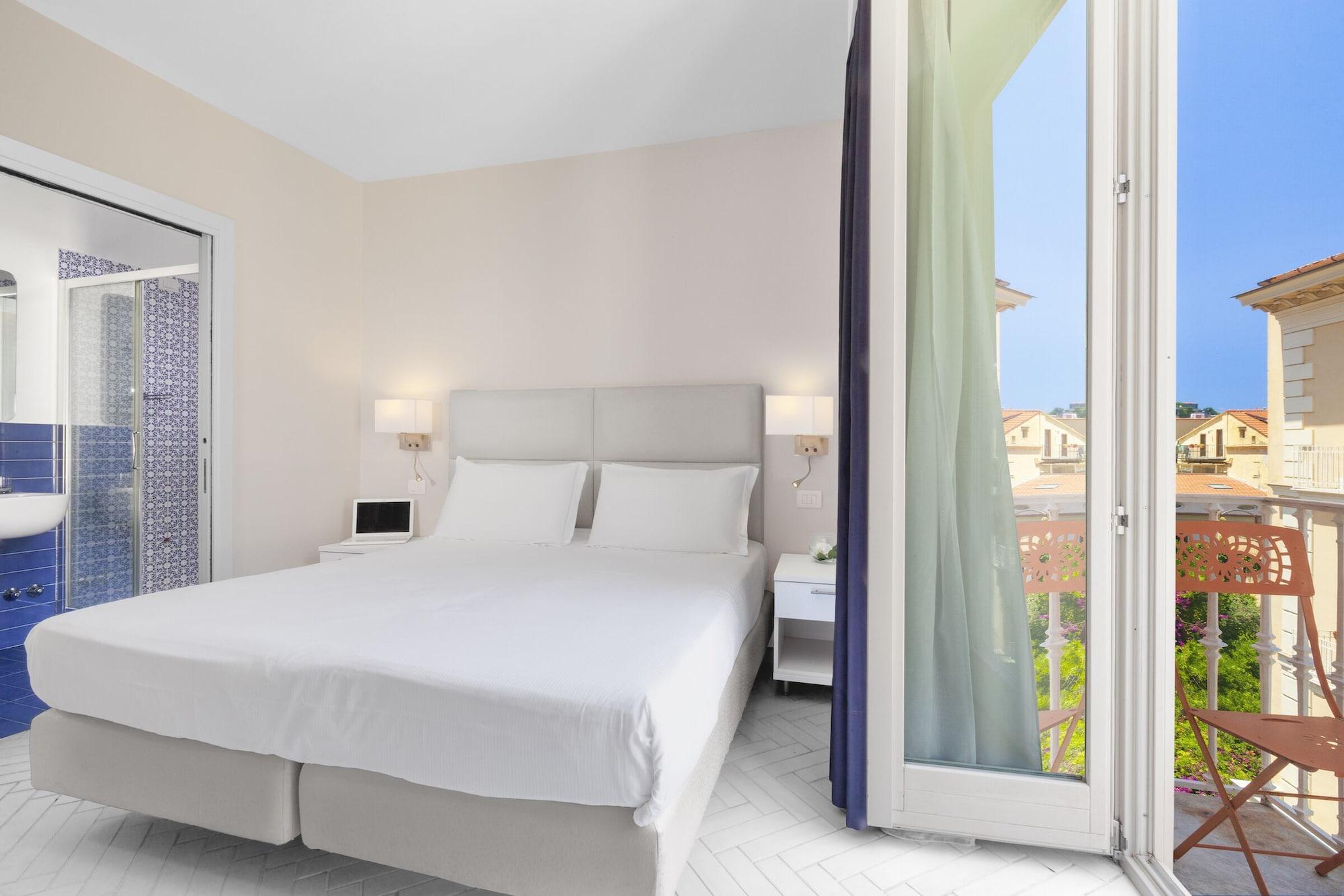 Palazzo Tasso Bed & Breakfast ซอร์เรนโต ภายนอก รูปภาพ