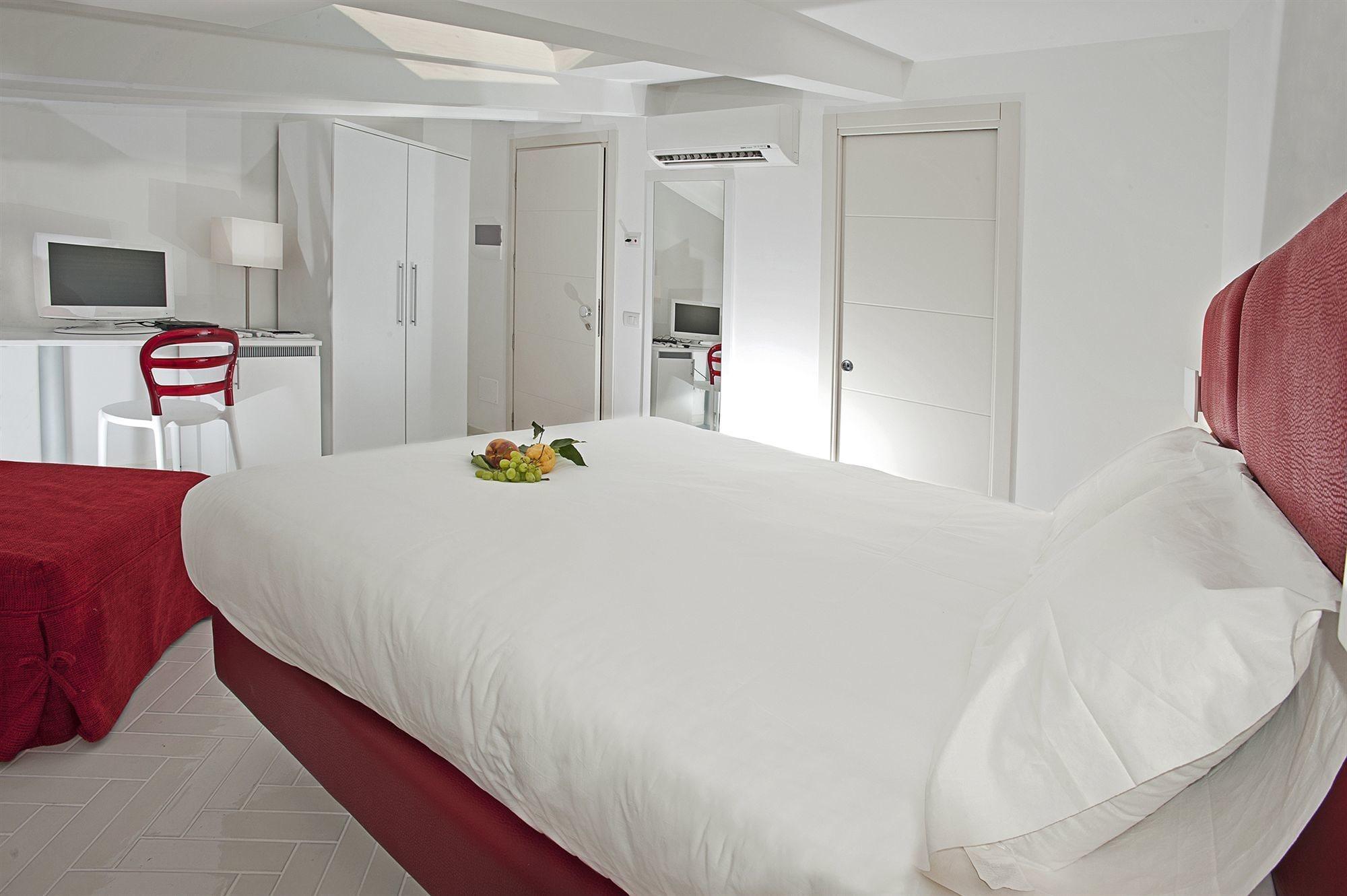 Palazzo Tasso Bed & Breakfast ซอร์เรนโต ภายนอก รูปภาพ