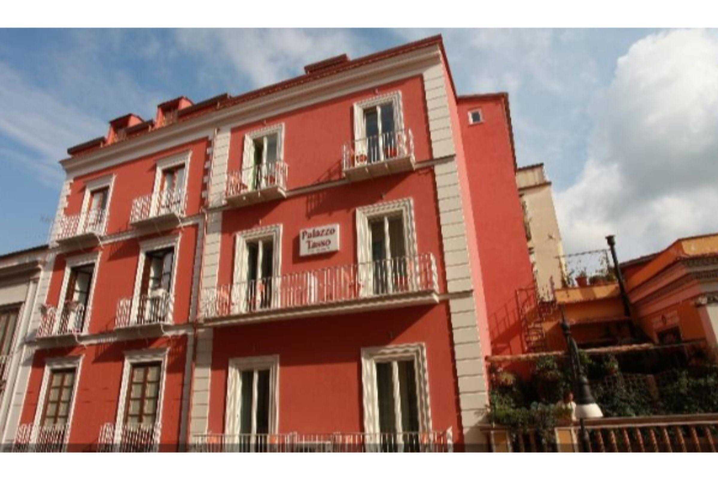 Palazzo Tasso Bed & Breakfast ซอร์เรนโต ภายนอก รูปภาพ