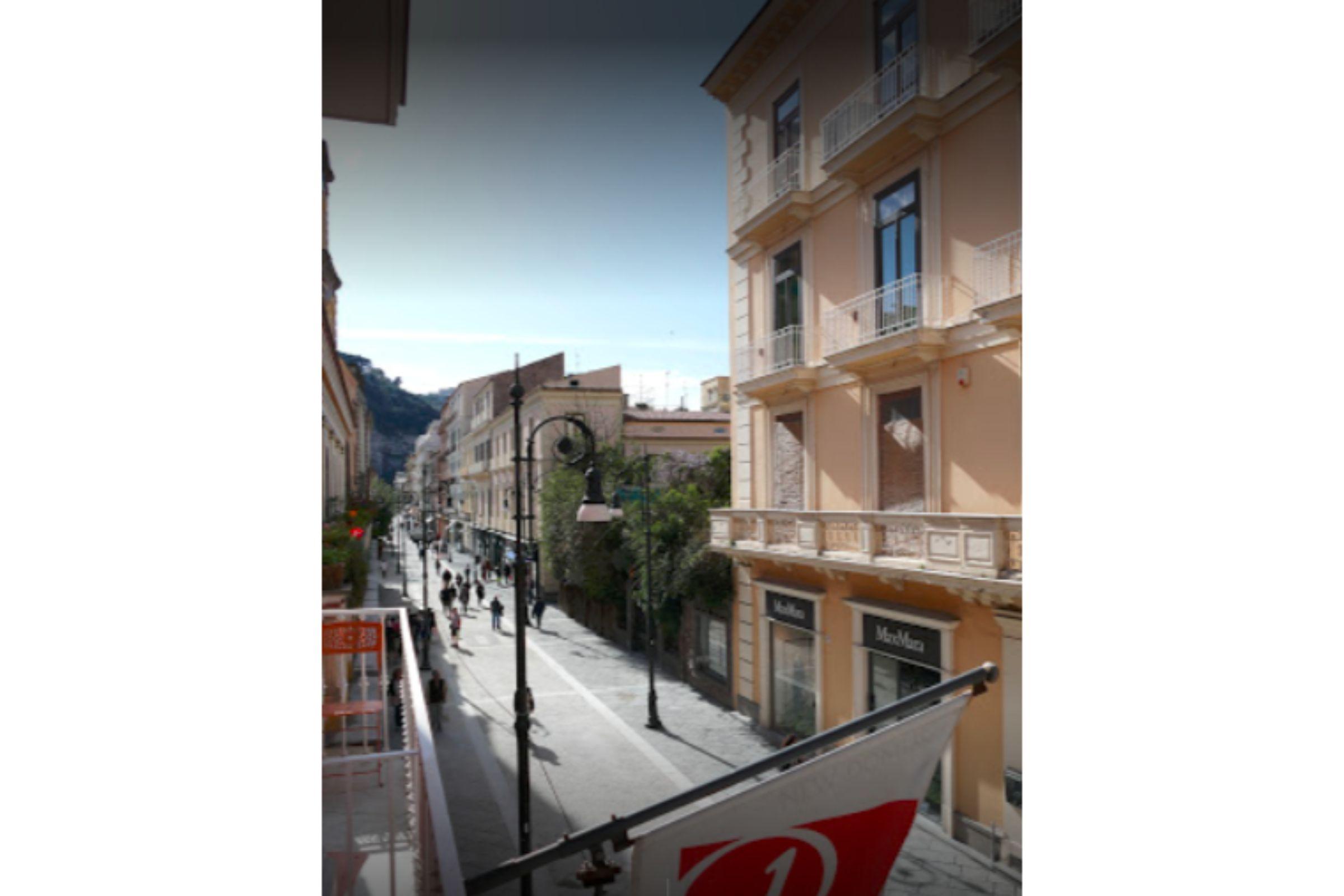 Palazzo Tasso Bed & Breakfast ซอร์เรนโต ภายนอก รูปภาพ