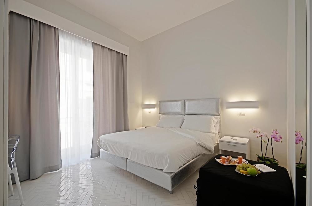 Palazzo Tasso Bed & Breakfast ซอร์เรนโต ภายนอก รูปภาพ