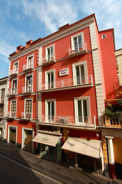 Palazzo Tasso Bed & Breakfast ซอร์เรนโต ภายนอก รูปภาพ