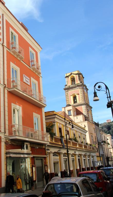Palazzo Tasso Bed & Breakfast ซอร์เรนโต ภายนอก รูปภาพ